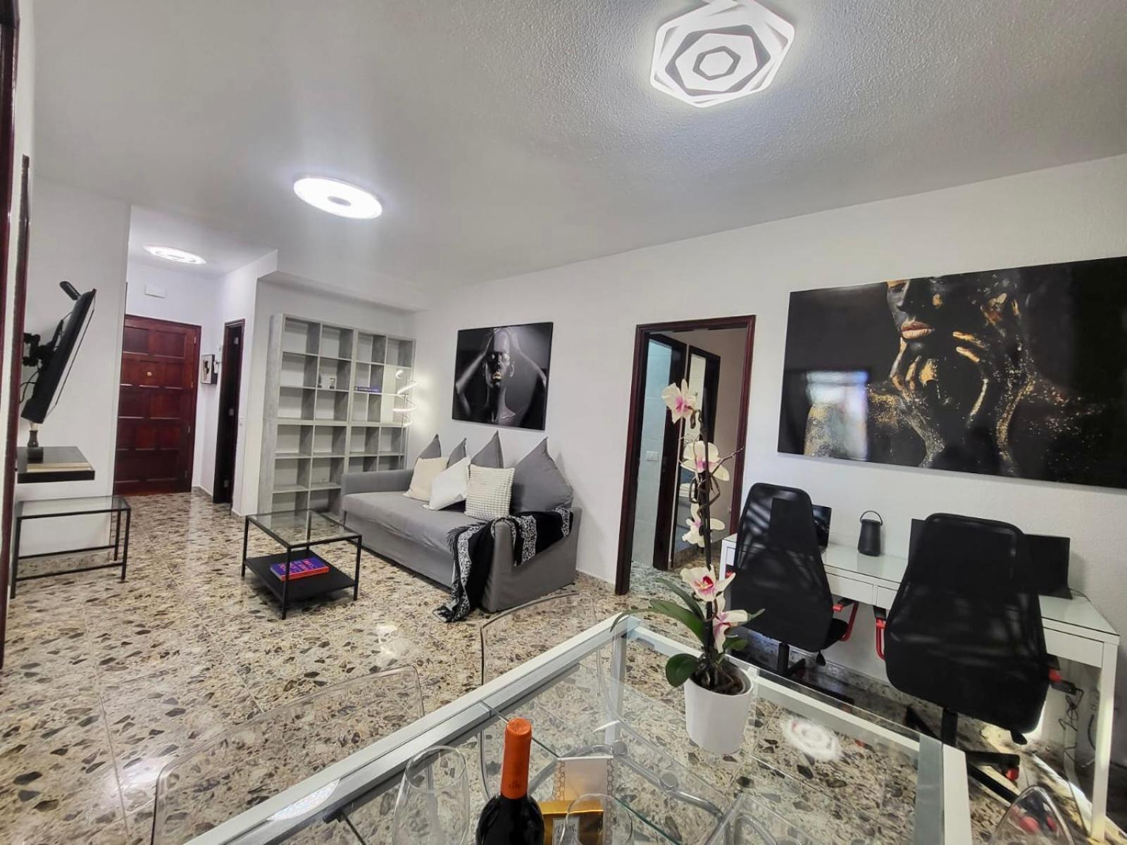 Affordable Holiday Accommodation For Large Families And Groups At Las Canteras Beach With 3 Bedrooms And Free Parking Лас-Пальмас-де-Гран-Канария Экстерьер фото